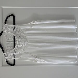 White Charlotte Russe Sleeveless Blouse Xl